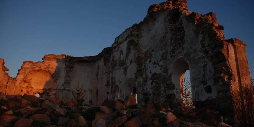 Bir tarafı deniz bir tarafı antik kent! Gezmeden geçmeyin: Antik Yunan kalıntıları tatilinize renk katacak 6